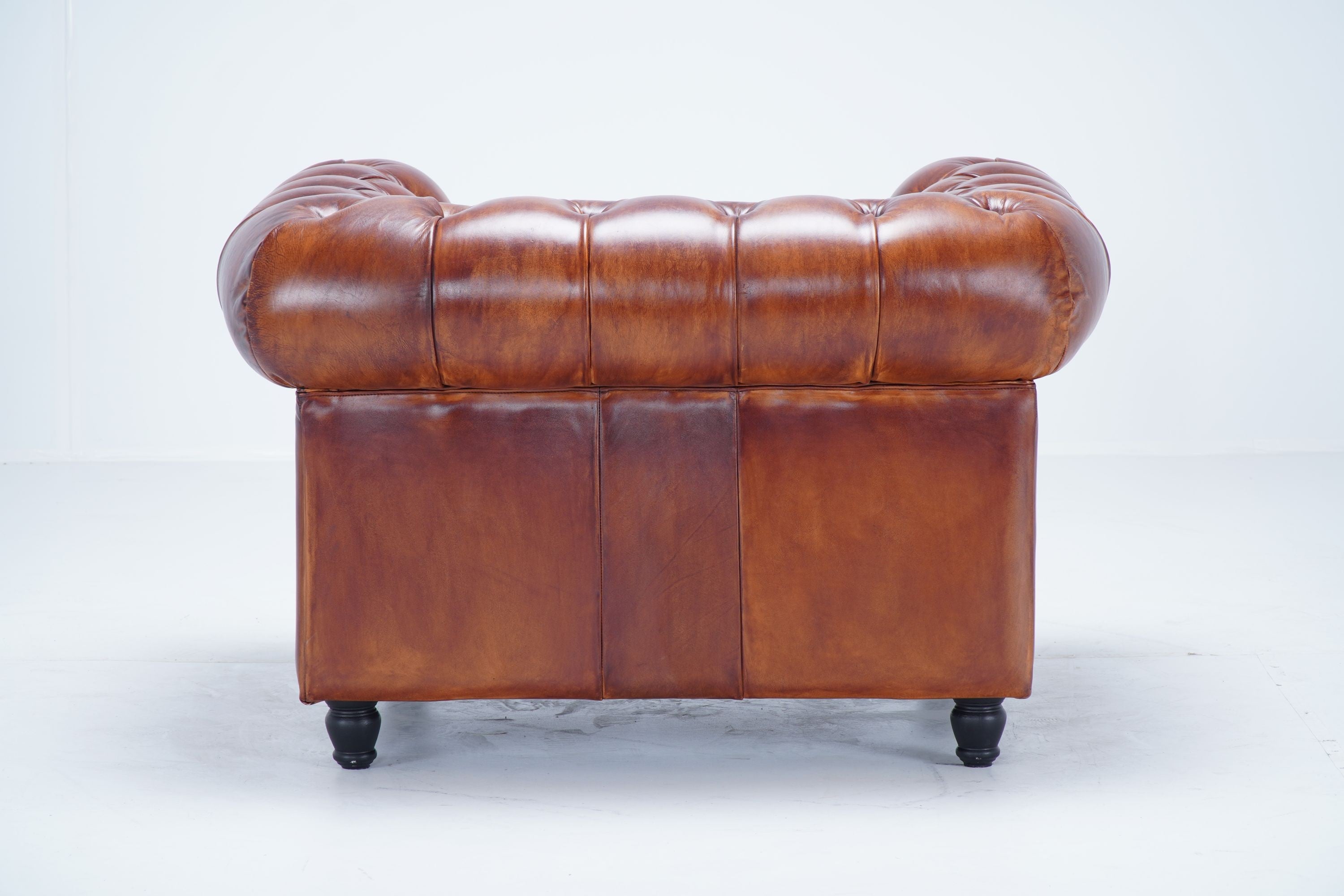 Tugitool Gustav, nahk, 130 x 100 x 75